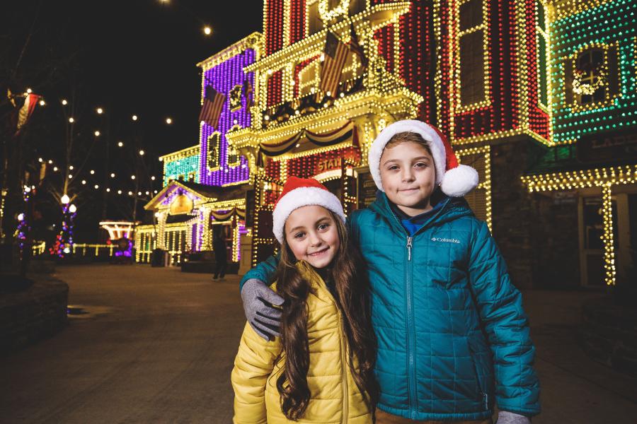 kids standing in christmas in midtown at silver dollar city in branson