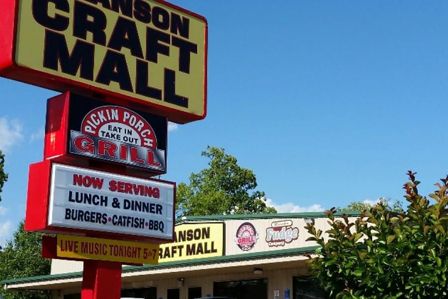 craft mall sign and entrance in branson