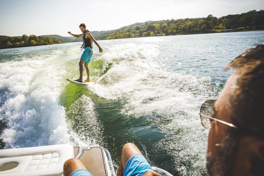 Table_Rock_Lake_Surfing_Boat