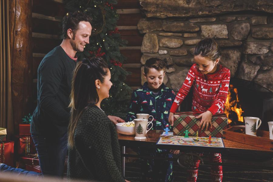 Parents_Kids_Family_Christmas_Lodging