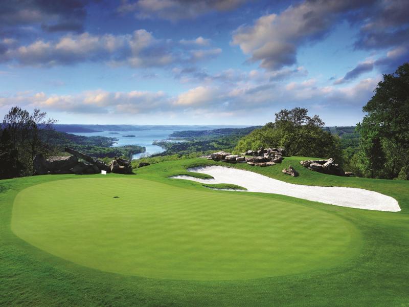 Clouds Lake and Green golf 