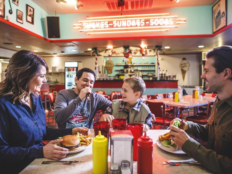 Mel's_Diner_Family_Dining