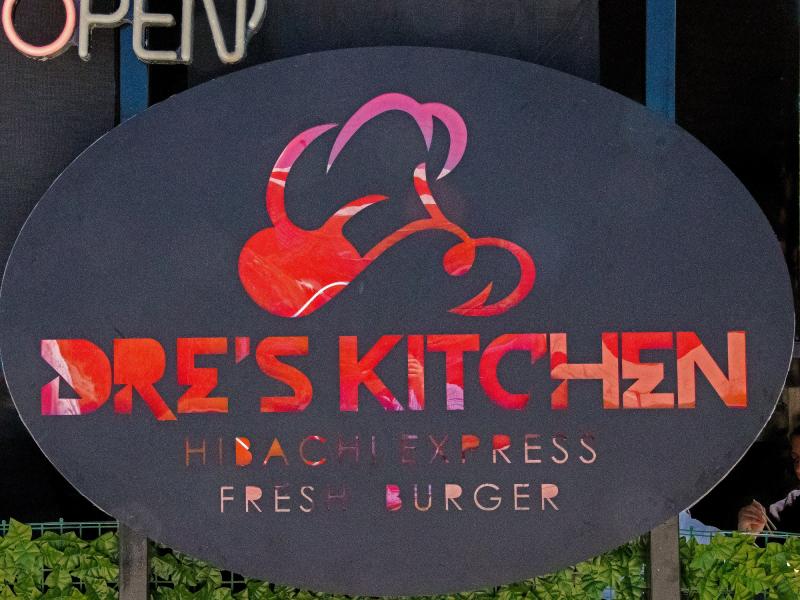 Dre's Kitchen Food Truck