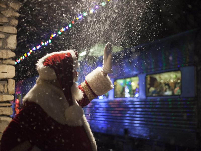 Polar_Express_Train_Christmas_Santa