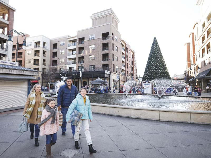 Family_Walking_Branson_Landing_Christmas_Winter