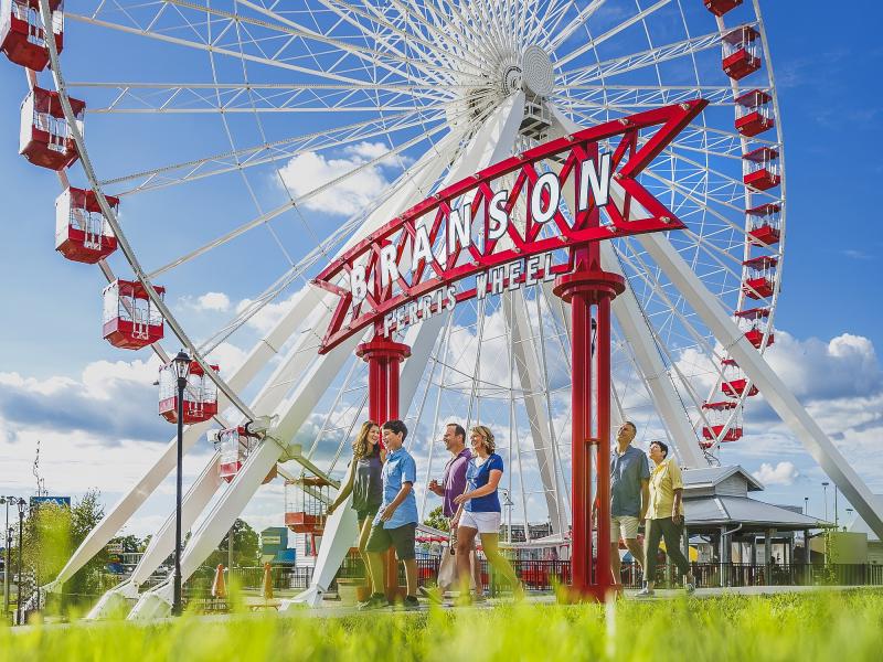 Hero_Tracks_Family-Walking-Ferris_Wheel