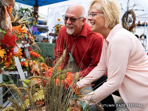 Couple shopping together at Autumn Daze festival in Branson.