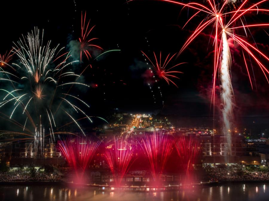 Branson Landing Liberty Light Up